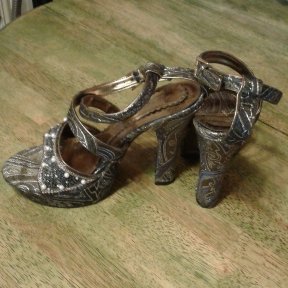 ❣Anne Michelle Fabulous Baroque Embellished Heels